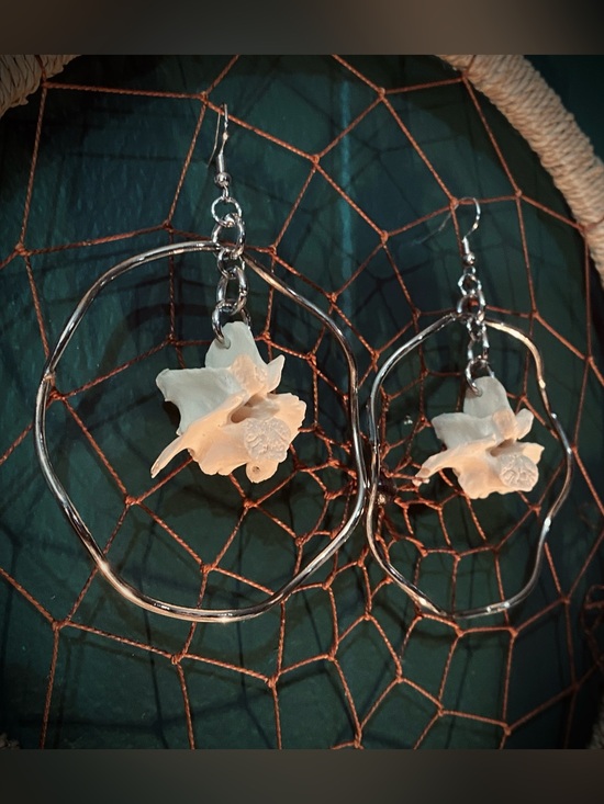 Bouquet Of Bones Jewelry - Possum Vertebrae Wavy Hoop earrings